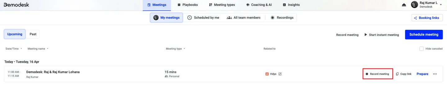 Demodesk-Meetingliste mit hervorgehobener Schaltfläche „Record meeting“ neben einem Termin